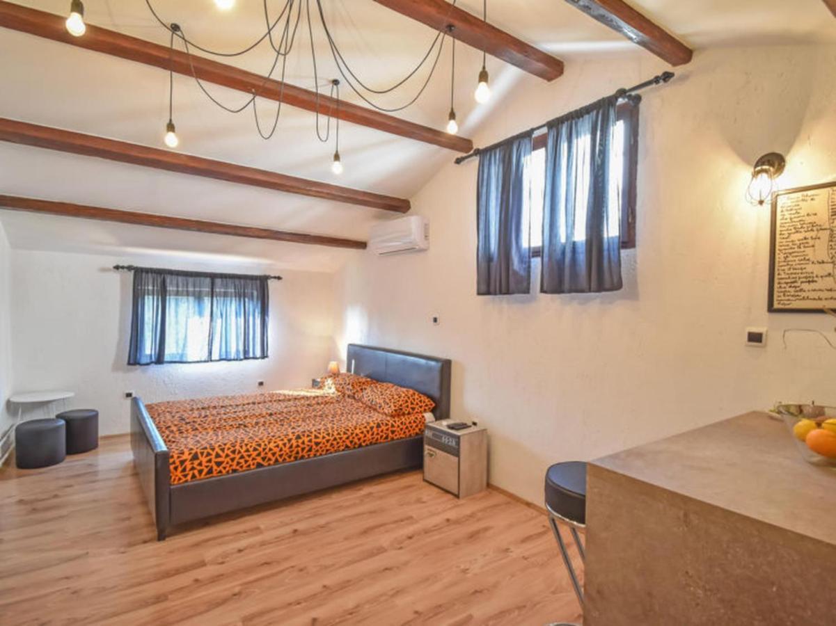 Studios Barre With Jacuzzi Rovinj Exterior photo
