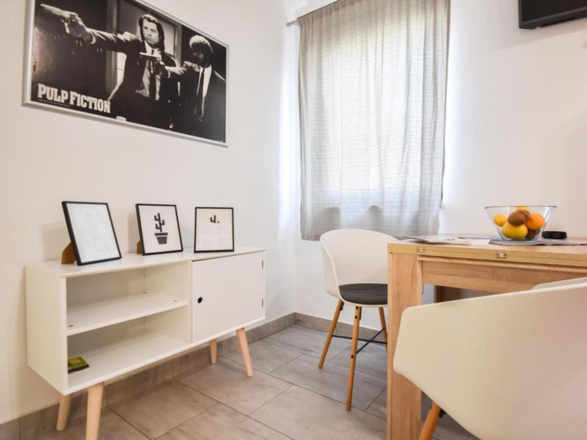 Studios Barre With Jacuzzi Rovinj Exterior photo