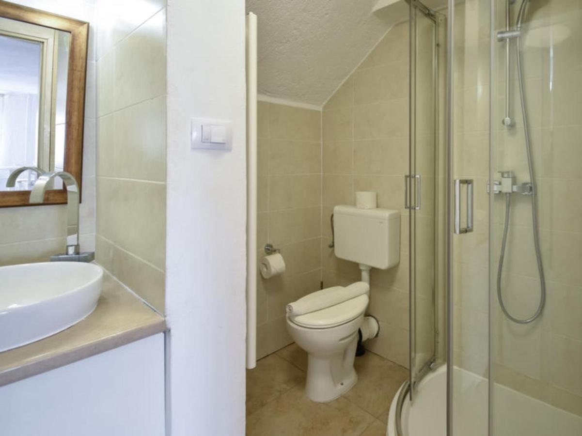 Studios Barre With Jacuzzi Rovinj Exterior photo
